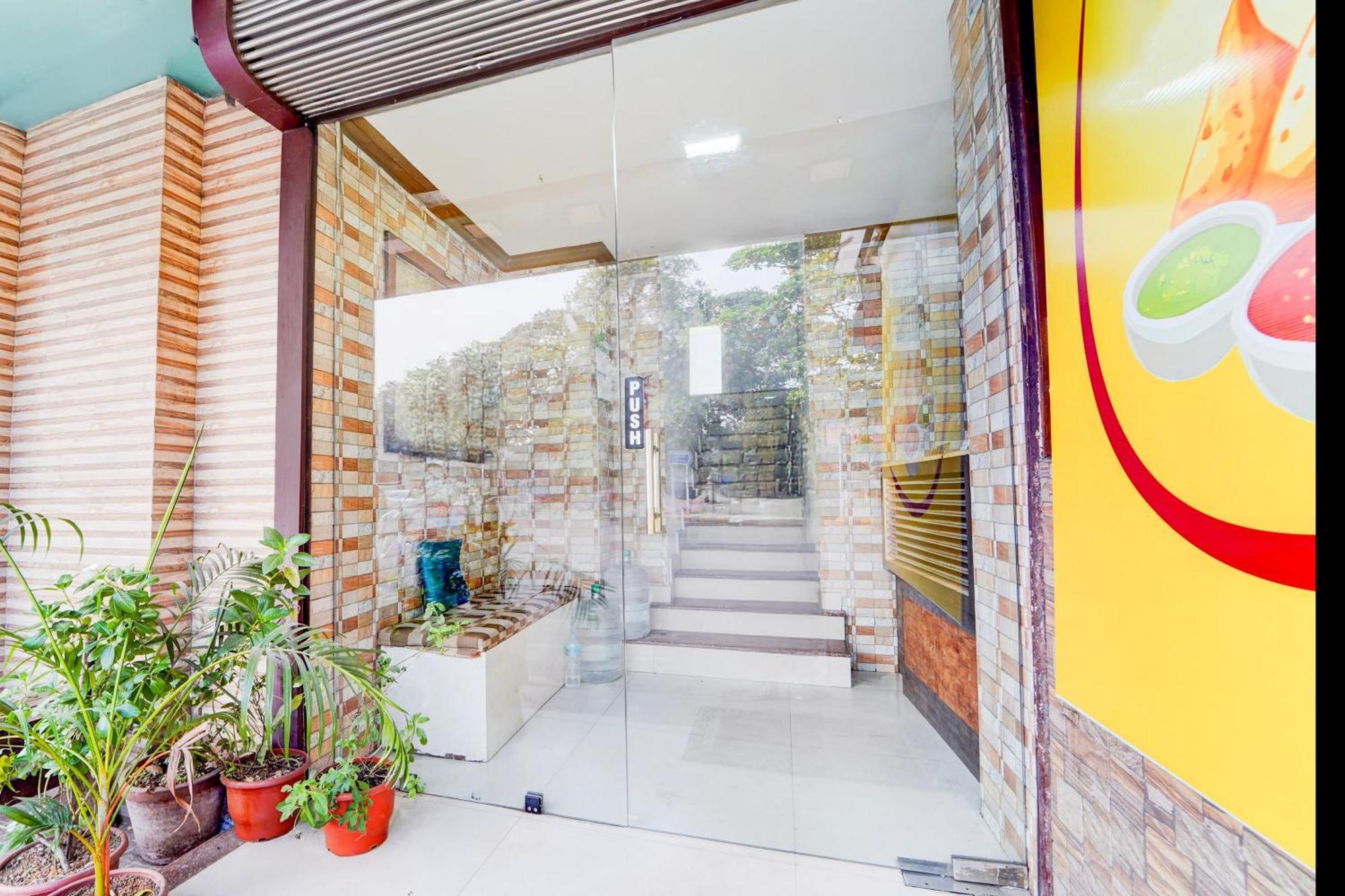 Super Hotel O Dh Road Ernakulam Kochi Exterior photo