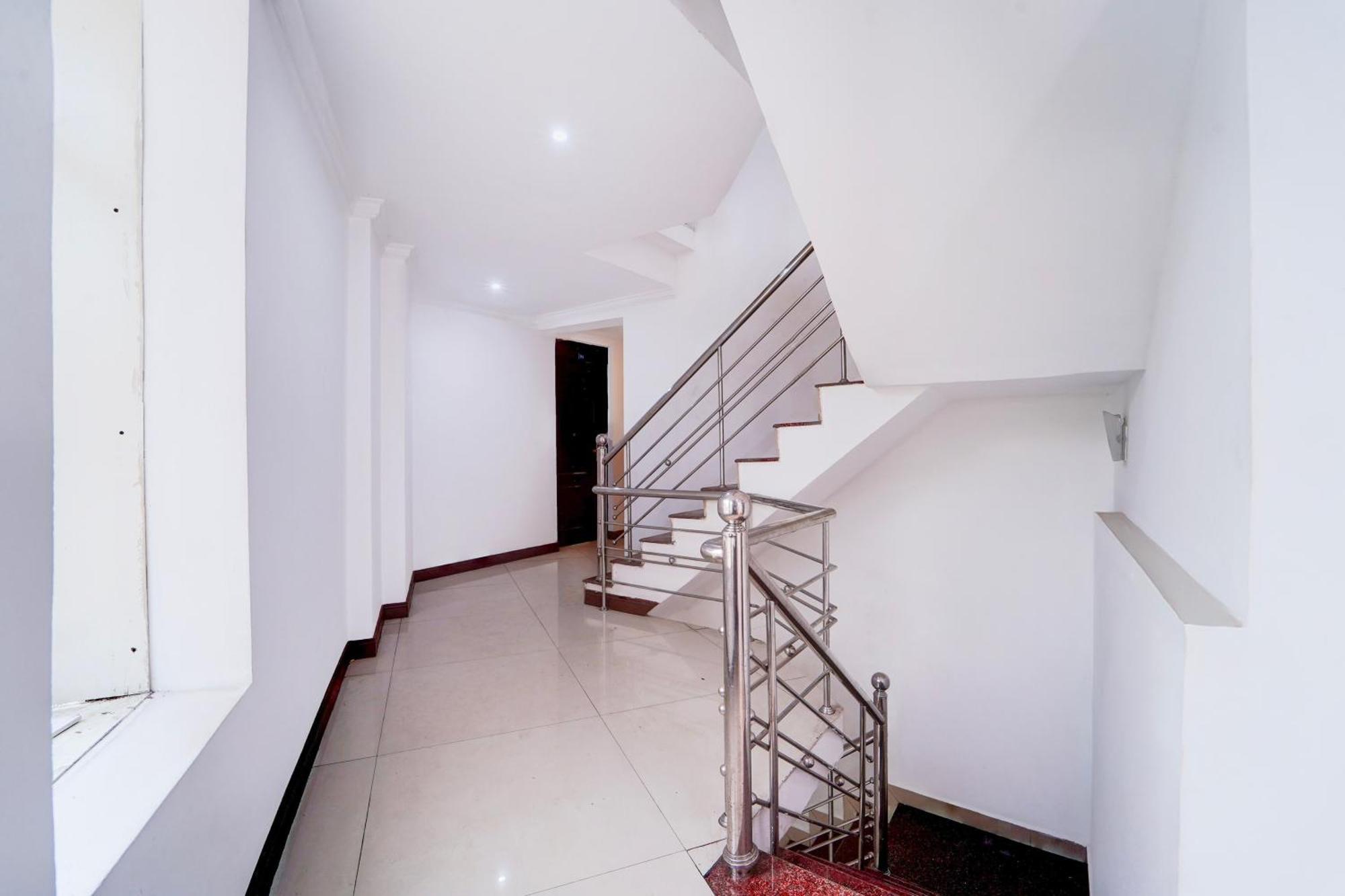 Super Hotel O Dh Road Ernakulam Kochi Exterior photo