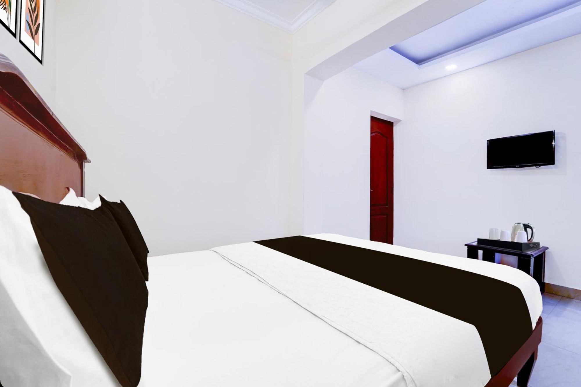 Super Hotel O Dh Road Ernakulam Kochi Exterior photo