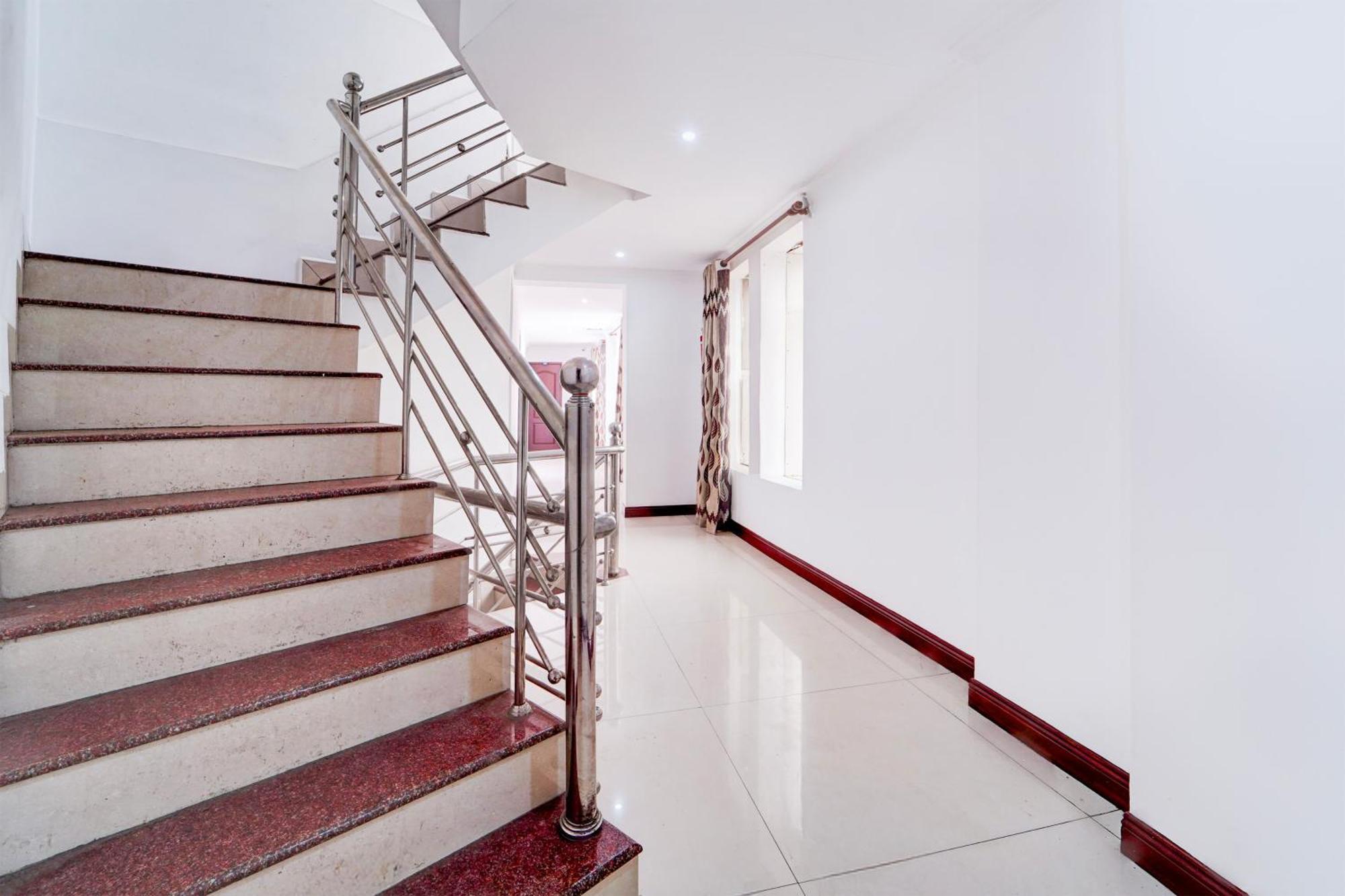 Super Hotel O Dh Road Ernakulam Kochi Exterior photo