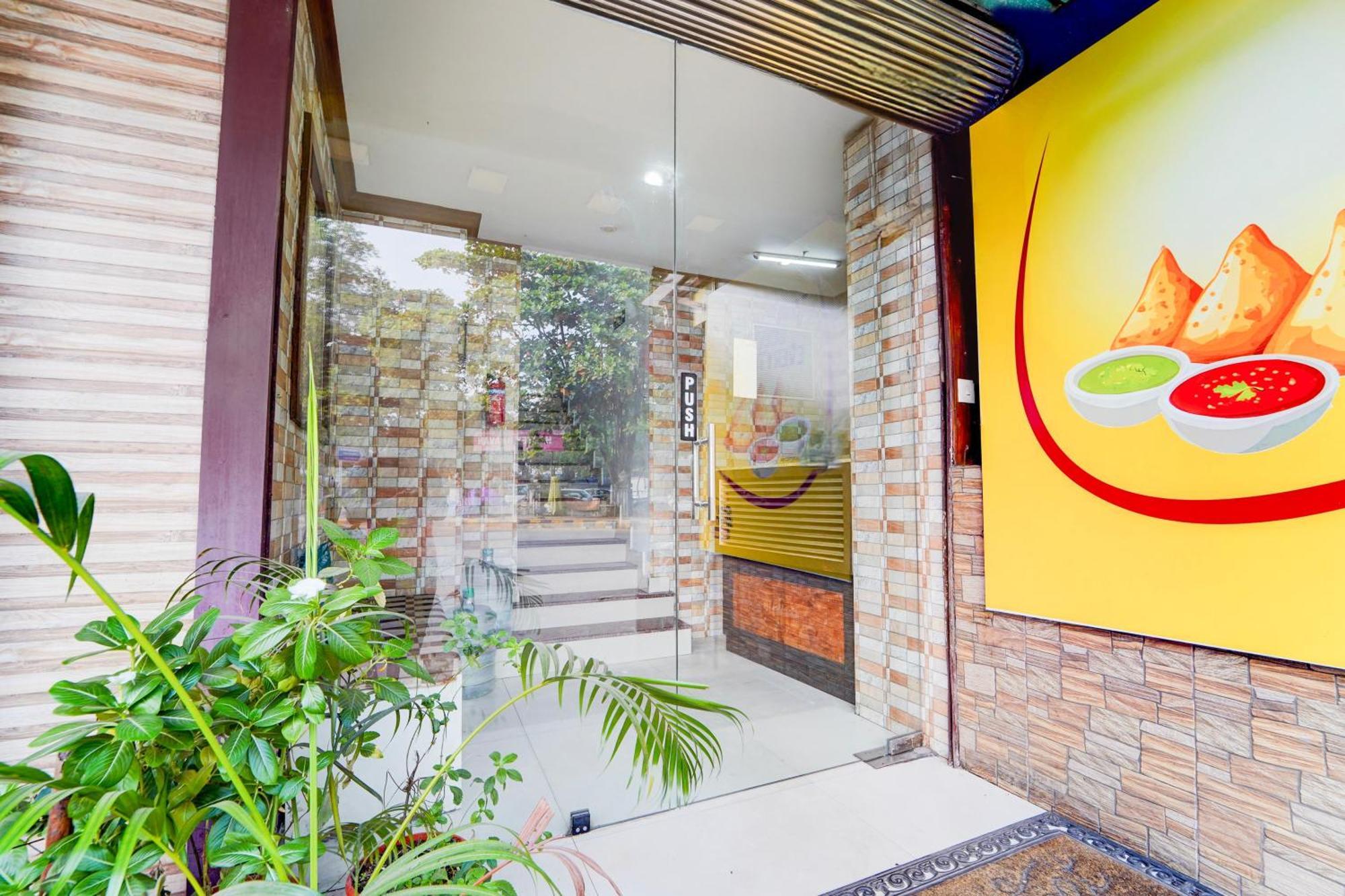 Super Hotel O Dh Road Ernakulam Kochi Exterior photo